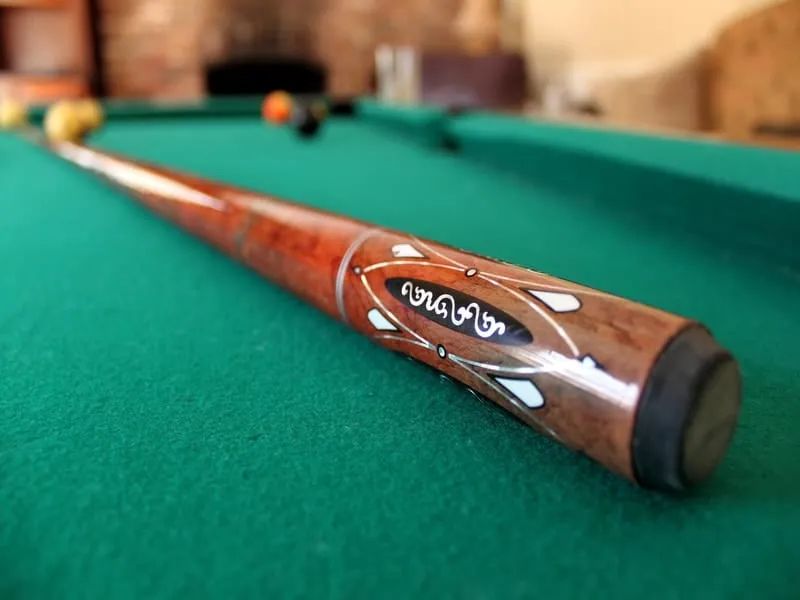 cơ bida chính hãng giá bao nhiêu